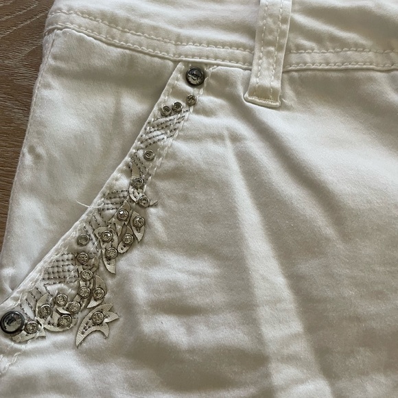 BKE white twill shorts - Picture 2 of 4
